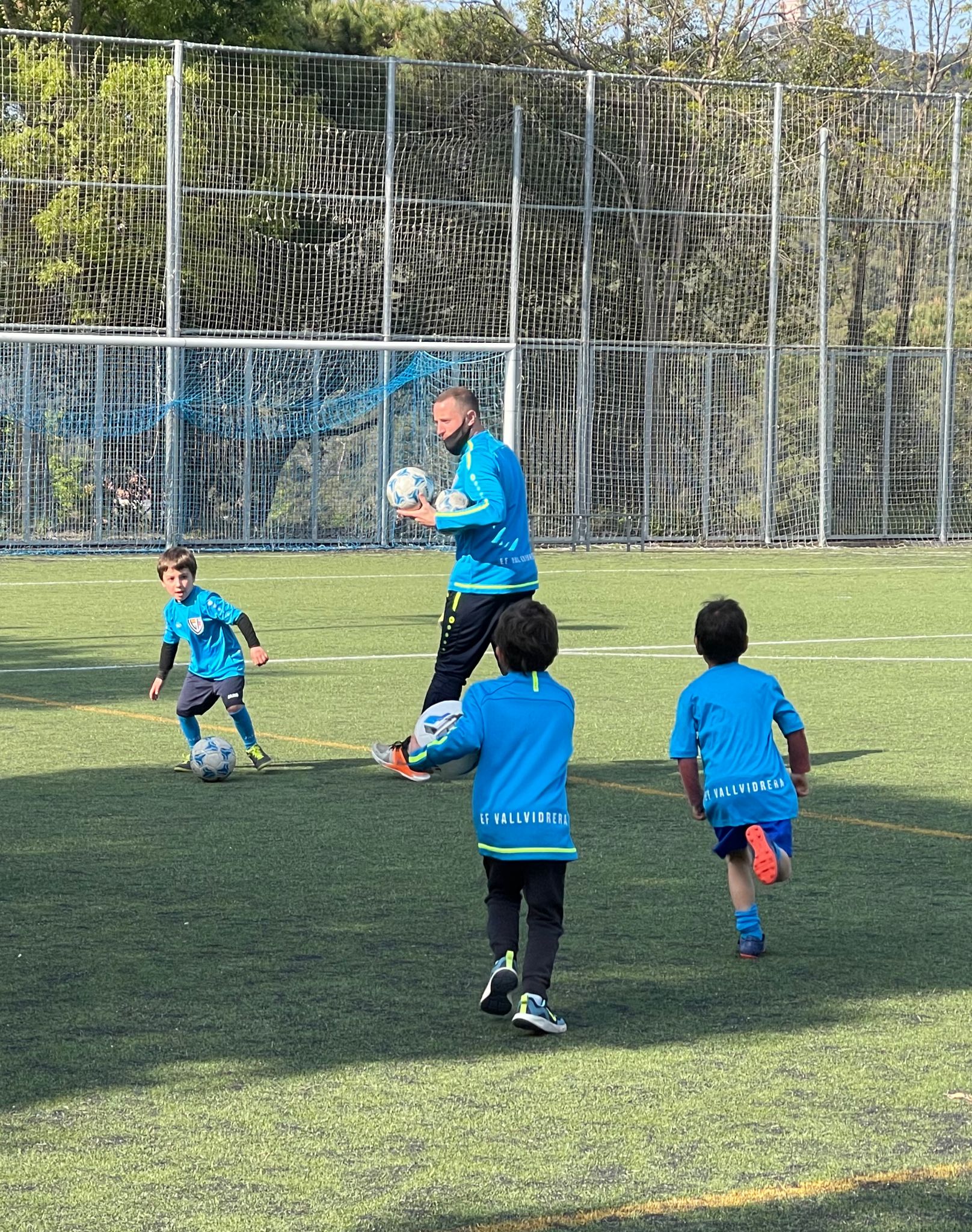 L’Escola de Futbol Vallvidrera ofereix el servei d’acollida per als infants